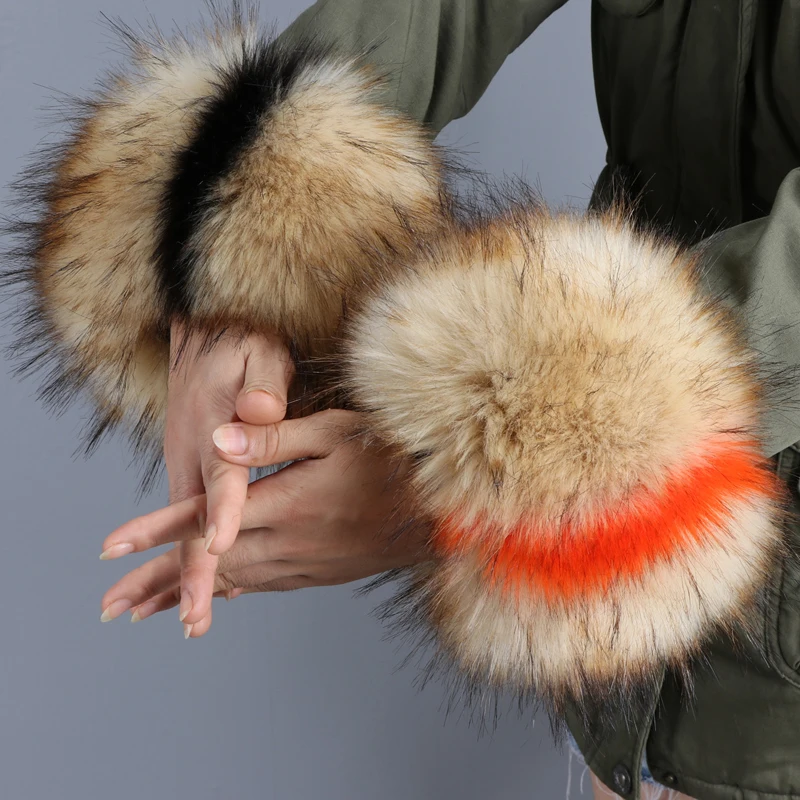 

1 Pair Faux Rabbit Fur Oversleeve Winter Warm Wristbands Women's Elegant Parkas Fur Wrist Gloves Sleeve Cuff Hairy Cover 7G0391