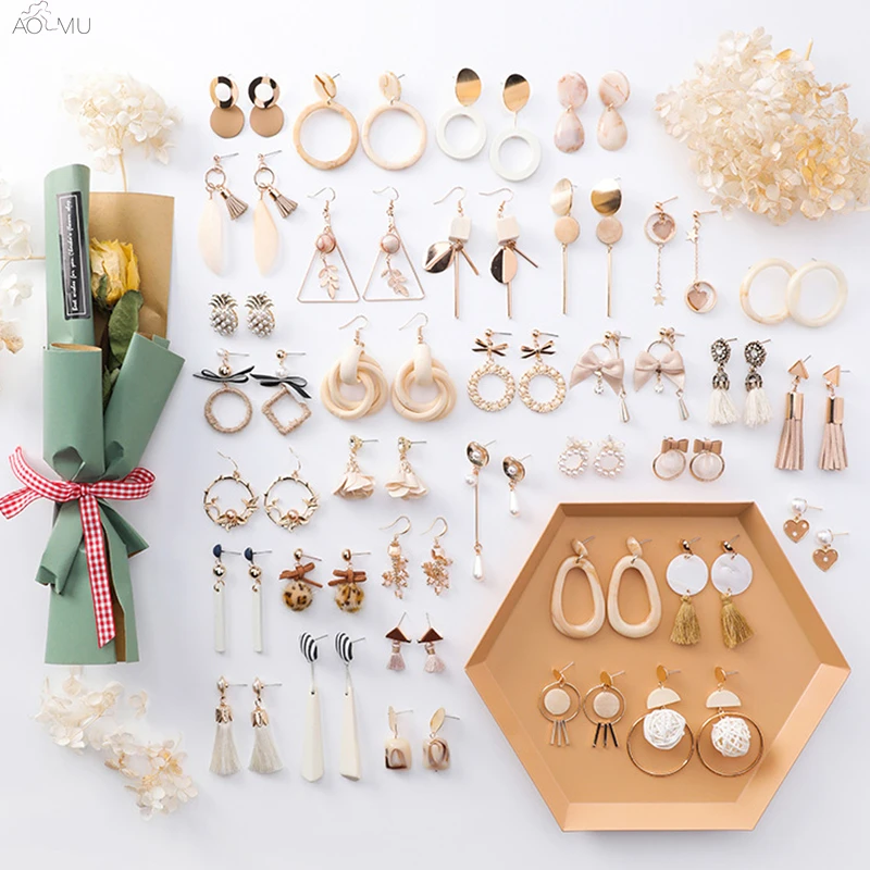 AOMU 2019 New Korean Acrylic Resin Round Cotton Tassel Drop Dangle Statement Earrings For Women White Jewelry Pendientes Gift
AOMU 2019 New Korean Acrylic Resin Round Cotton Tassel Drop Dangle Statement Earrings For Women White Jewelry Pendientes Gift