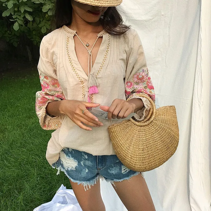 Fashion 2019 Boho Lace Up Floral Embroidery Blouses Casual O Neck Tassel Shirt Fashion Loose Long Sleeve Cotton Linen Tops
Fashion 2019 Boho Lace Up Floral Embroidery Blouses Casual O Neck Tassel Shirt Fashion Loose Long Sleeve Cotton Linen Tops
