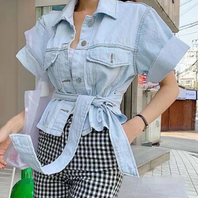Trendy personality short small lapel curled mid-sleeve belt decorative denim jacket
Trendy personality short small lapel curled mid-sleeve belt decorative denim jacket