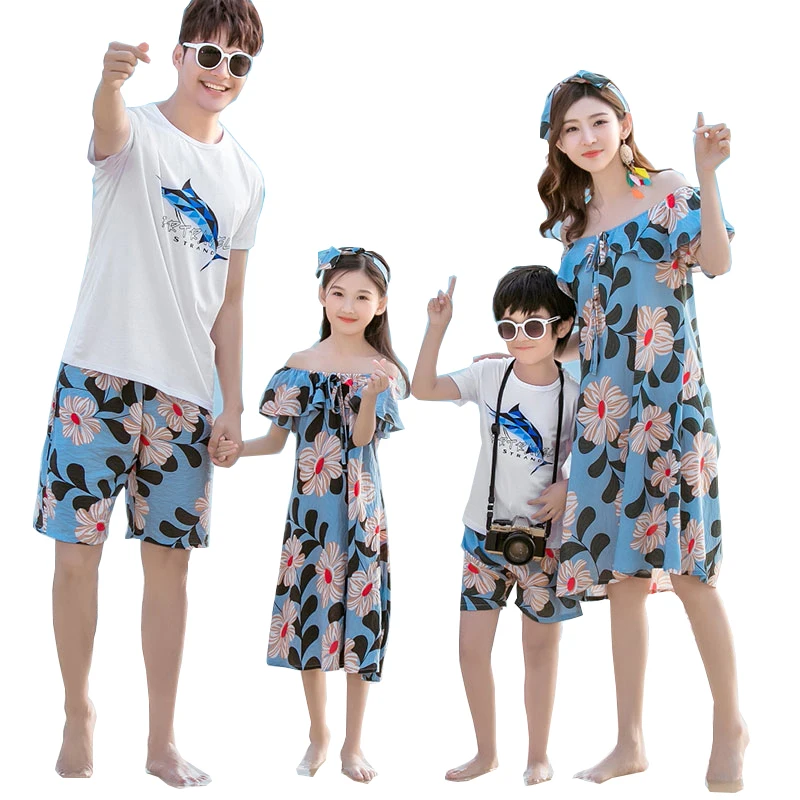 2019 Summer Family matching outfits mom daughter dress flower dad son Tops+shorts sets Girl Boy family look cartoon
2019 Summer Family matching outfits mom daughter dress flower dad son Tops+shorts sets Girl Boy family look cartoon
