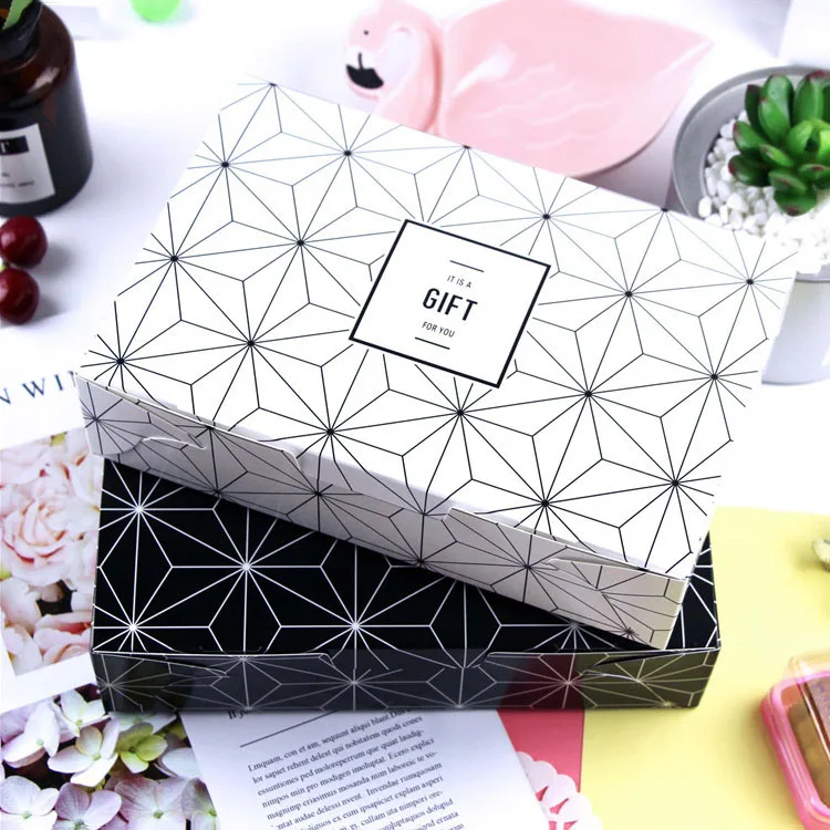 New Style White/Black Gift Box 21.5x14.5x5cm Large Size Present Boxes Handmade Pastry Cupcake Box and Packaging
New Style White/Black Gift Box 21.5x14.5x5cm Large Size Present Boxes Handmade Pastry Cupcake Box and Packaging