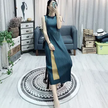 Folded sleeveless dress 2019 summer new striped large size to cover the belly repair mid-length dress children
Folded sleeveless dress 2019 summer new striped large size to cover the belly repair mid-length dress children