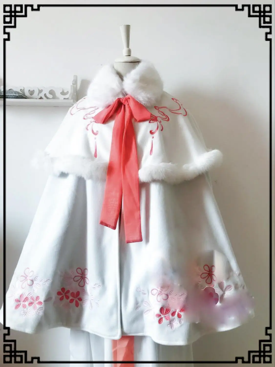 Many Designs Jiang Wang III Embroidery All Groups Fur Cloak Winter Warm Cute Sweet Lolita Cloak All Match Cosplay Hanfu Cape
Many Designs Jiang Wang III Embroidery All Groups Fur Cloak Winter Warm Cute Sweet Lolita Cloak All Match Cosplay Hanfu Cape
