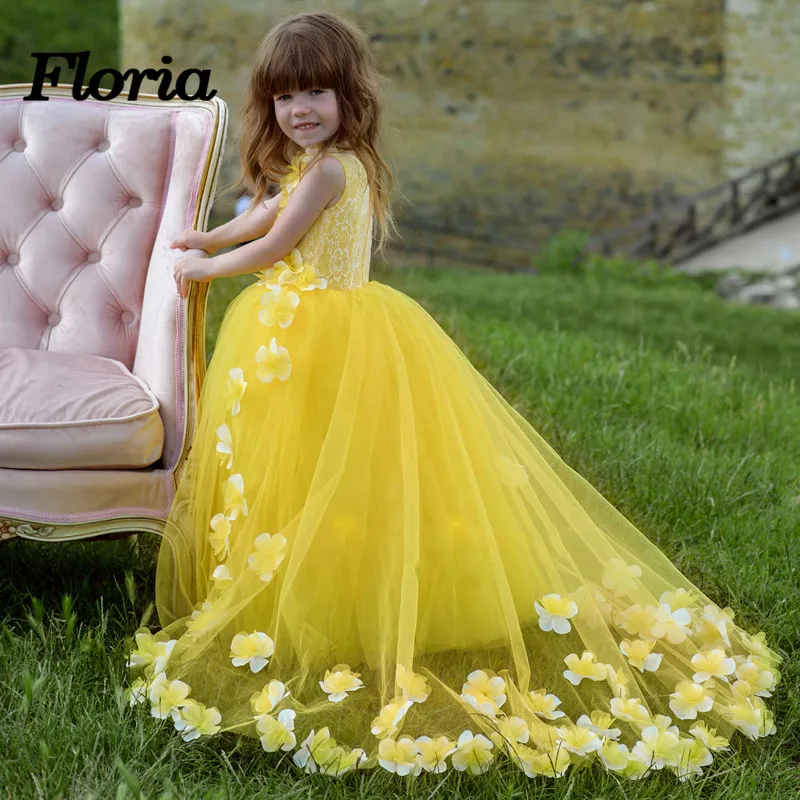 New-Flower-Girls-Yellow-V-neck-Dresses-Sleeveless-Lace-Flowers-Ball-Gown-Birthday-Party-Little-Sweet (2)_