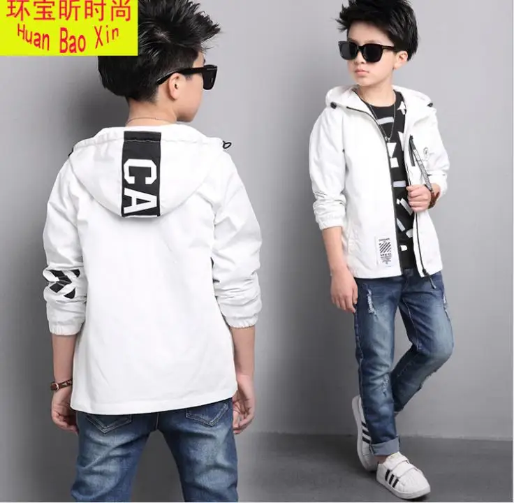 New style children's hooded jacket jacket, Chao fan, front middle band, zipper boy windbreaker jacket.children boys clothing
New style children's hooded jacket jacket, Chao fan, front middle band, zipper boy windbreaker jacket.children boys clothing