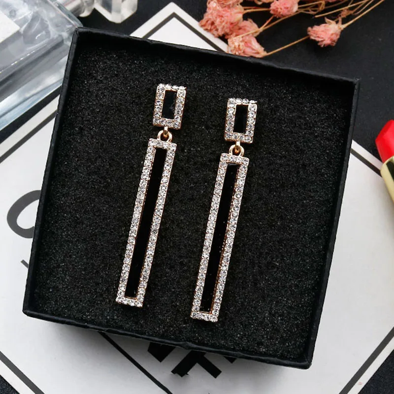 2018 European and American fashion shows thin geometry rectangular long lady ear nail party accessories
2018 European and American fashion shows thin geometry rectangular long lady ear nail party accessories