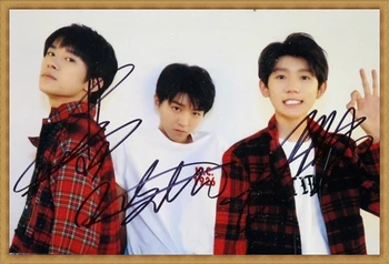 signed TFBOYS autographed group photo 6 inches free shipping Chinese Pop 012018E
signed TFBOYS autographed group photo 6 inches free shipping Chinese Pop 012018E