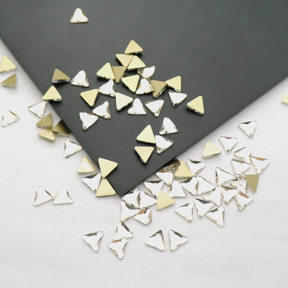 12pcs/lot 6mm Triangle Crystal Rhinestones For Nails Art Decorations Use Glue On Flat Back Charms Nail Rhinestones Supplies
12pcs/lot 6mm Triangle Crystal Rhinestones For Nails Art Decorations Use Glue On Flat Back Charms Nail Rhinestones Supplies