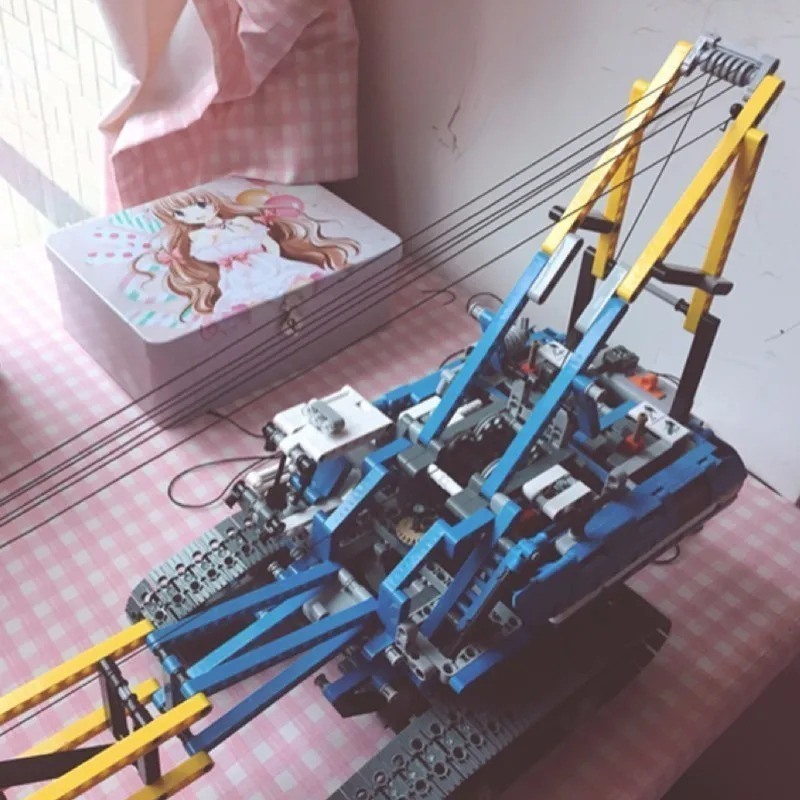 20010 Technology Series Mechanics Track Type Lifting Crane Assembling Alpinia Plastic Building Block Children Toys 1401pcs
20010 Technology Series Mechanics Track Type Lifting Crane Assembling Alpinia Plastic Building Block Children Toys 1401pcs