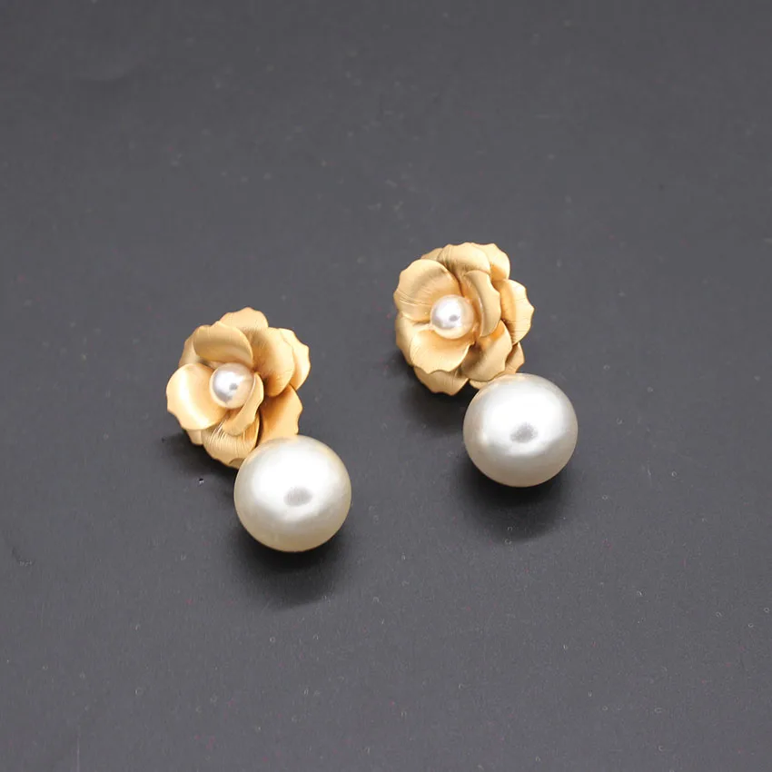 Metal flower pearl earrings Design the same paragraph earrings retro chic wind big flower temperament long pearl earrings 860
Metal flower pearl earrings Design the same paragraph earrings retro chic wind big flower temperament long pearl earrings 860