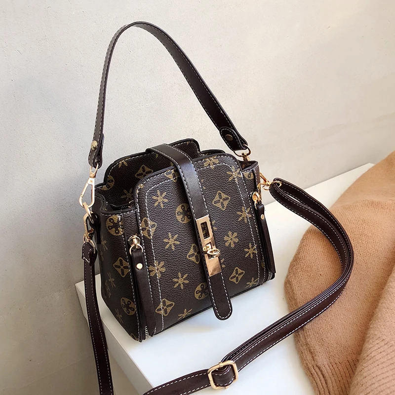 Louis small Lock Bucket Bags for Women 2018 Leather Shoulder Crossbody Bags Fashion Handbags and Purses Vintage luis vuiton l v*
Louis small Lock Bucket Bags for Women 2018 Leather Shoulder Crossbody Bags Fashion Handbags and Purses Vintage luis vuiton l v*