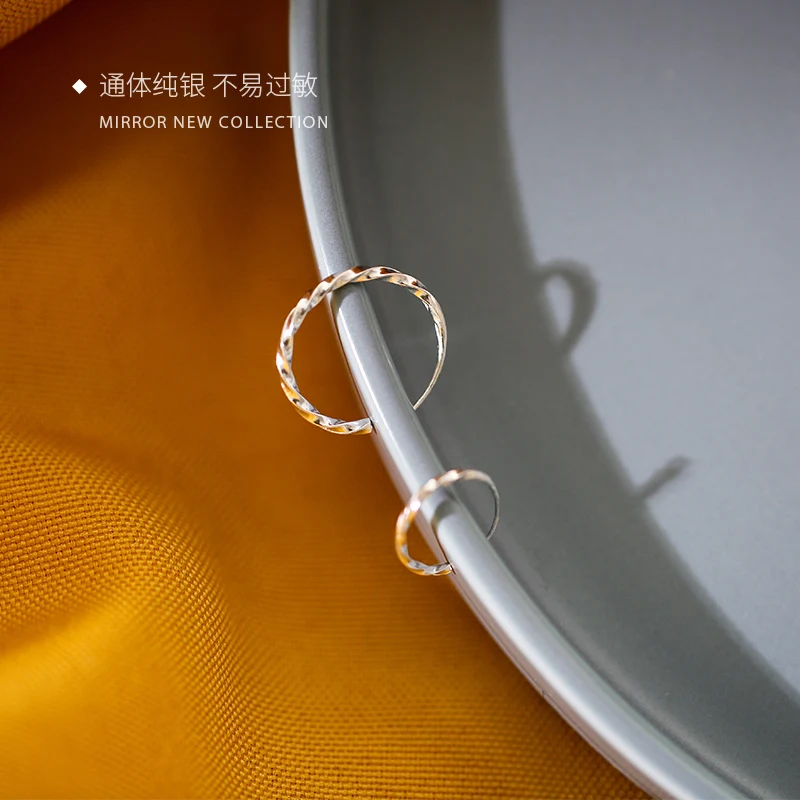2019 Silver Plated Simple Ear Bone Hoop Earrings For Women Mini Small Hoop Earrings Ear Bone Buckle Round Circle Earrings Hoop
2019 Silver Plated Simple Ear Bone Hoop Earrings For Women Mini Small Hoop Earrings Ear Bone Buckle Round Circle Earrings Hoop
