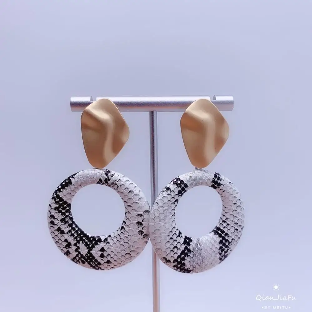 MATTE GOLD EARRINGS FASHION JEWELRY EARRINGS WEDDING PARTY GIFTS FEMALE ACCESSORIES GOOD QUALITY
MATTE GOLD EARRINGS FASHION JEWELRY EARRINGS WEDDING PARTY GIFTS FEMALE ACCESSORIES GOOD QUALITY