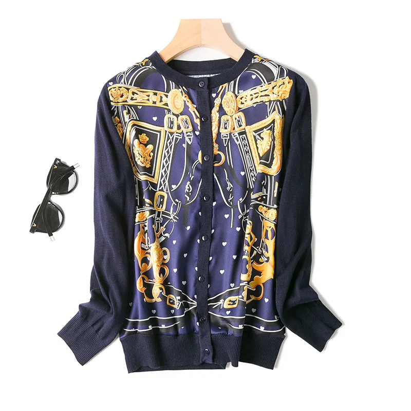 Luxury Designer Brand Knitted Cardigans for Women O Neck Vintage Love Chain Print Silk Spliced Loose Wool Knitted Sweater
Luxury Designer Brand Knitted Cardigans for Women O Neck Vintage Love Chain Print Silk Spliced Loose Wool Knitted Sweater