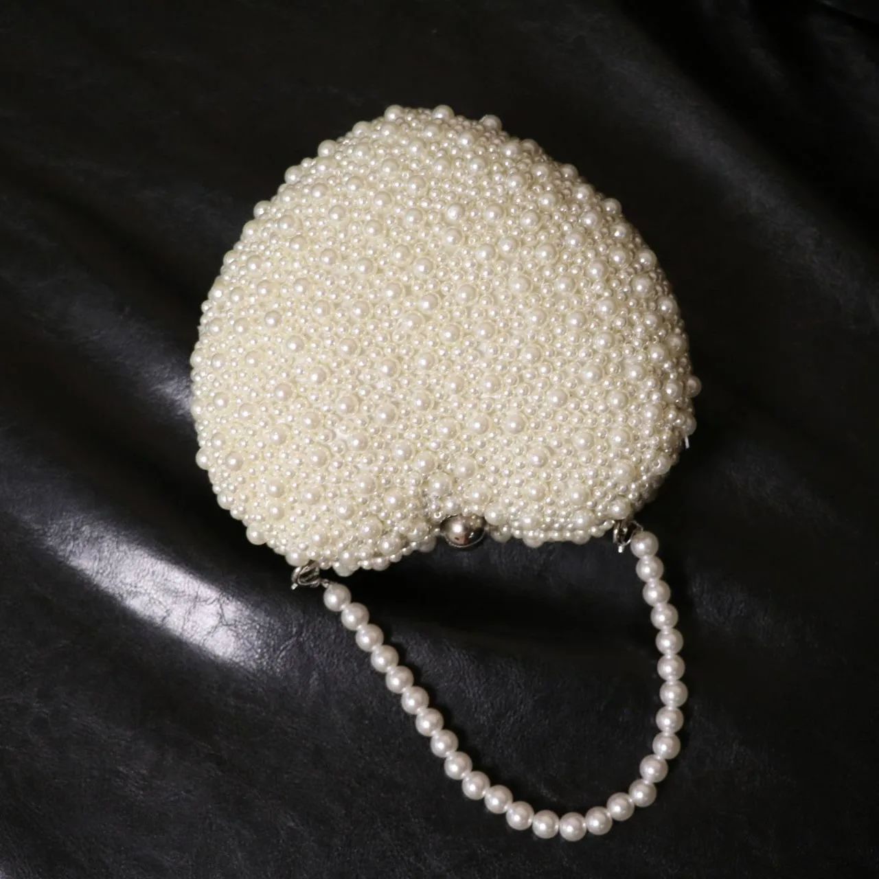 Luxury Handmade Love Shape Pearl Bags Designer Shoulder Crossbody Bags Chic Evening Clutch Lady Handbags Purse 2019 Totes
Luxury Handmade Love Shape Pearl Bags Designer Shoulder Crossbody Bags Chic Evening Clutch Lady Handbags Purse 2019 Totes