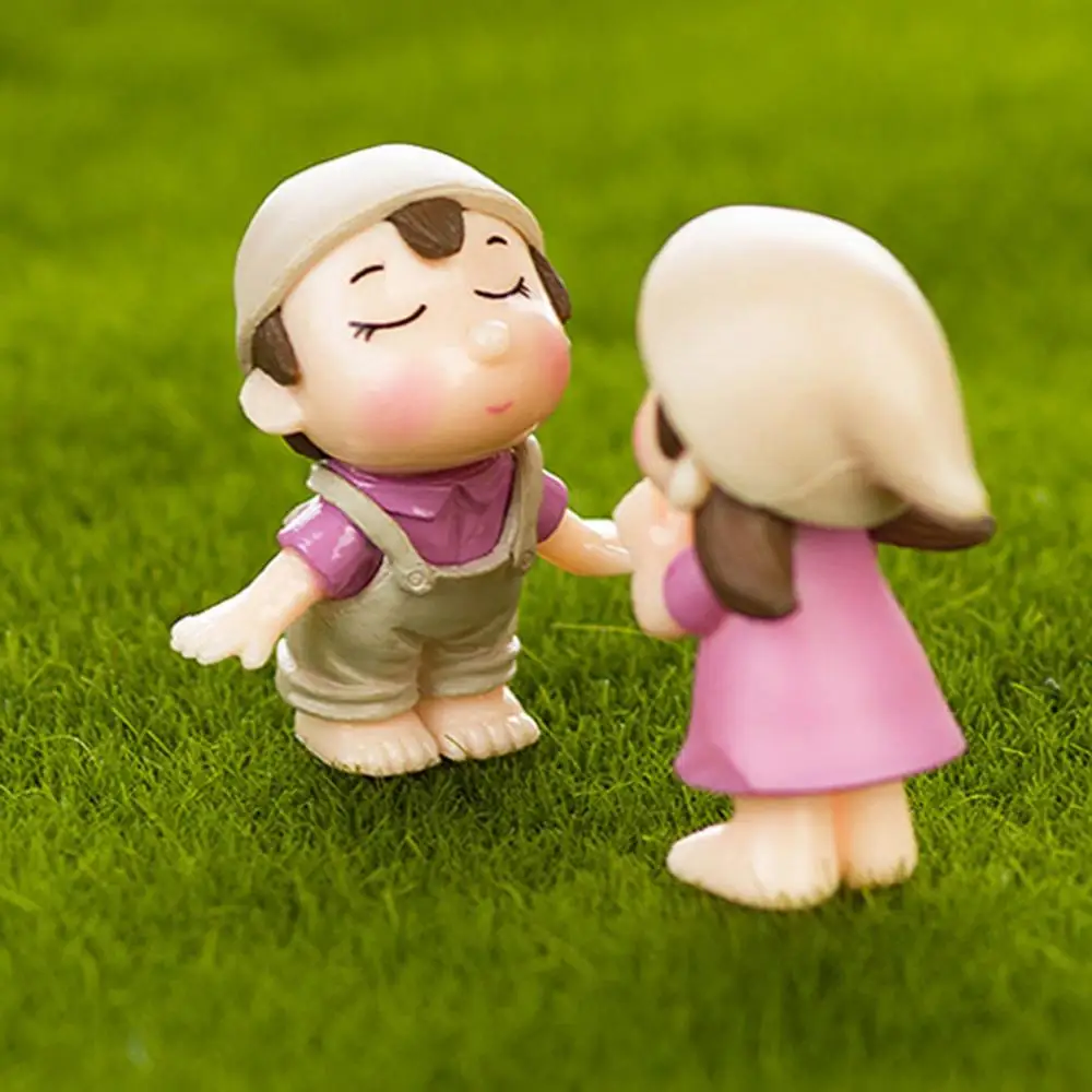 2pcs/Set Micro Landscape Decoration Kiss Couple Figurine Lovers Statue Wedding Gift Resin Crafts Home Garden Decoration
2pcs/Set Micro Landscape Decoration Kiss Couple Figurine Lovers Statue Wedding Gift Resin Crafts Home Garden Decoration