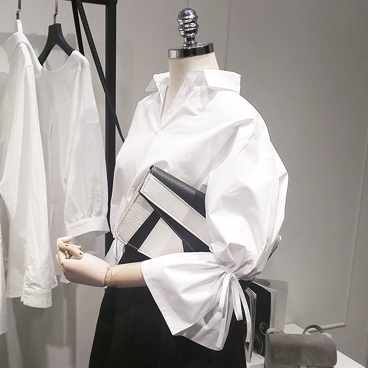 PEILING DRAGON 2018 new spring wear Korean version of V long white shirts ladies' shirts trumpet sleeves and laces W016
PEILING DRAGON 2018 new spring wear Korean version of V long white shirts ladies' shirts trumpet sleeves and laces W016