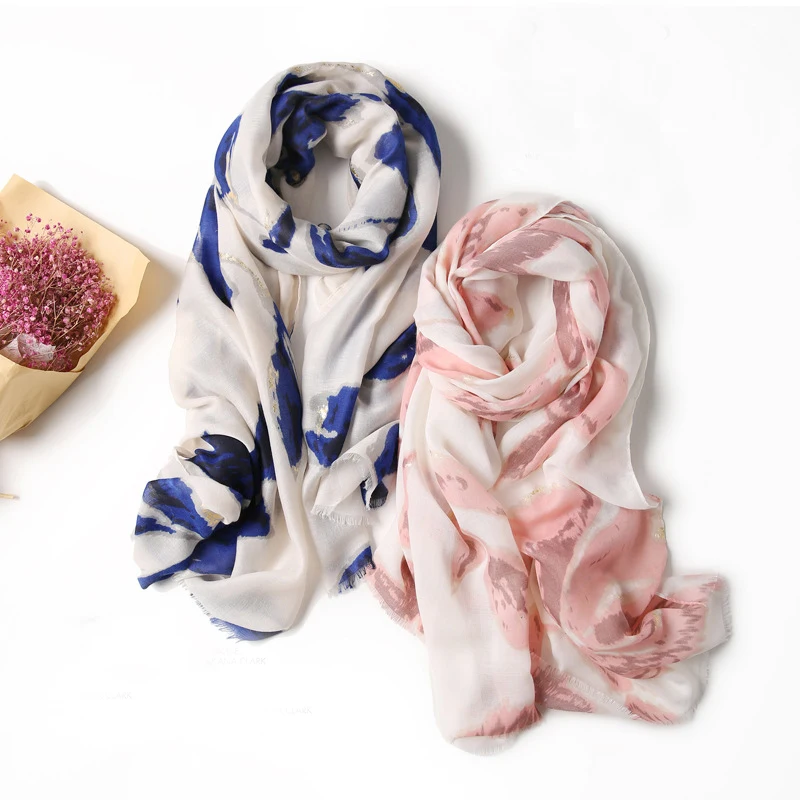 2018 New Women Luxury Flower Print Fringe Scarf Cotton Voile Floral Gold Foil Pattern Shawls Wrap Hijab Muffler Free Shipping
2018 New Women Luxury Flower Print Fringe Scarf Cotton Voile Floral Gold Foil Pattern Shawls Wrap Hijab Muffler Free Shipping