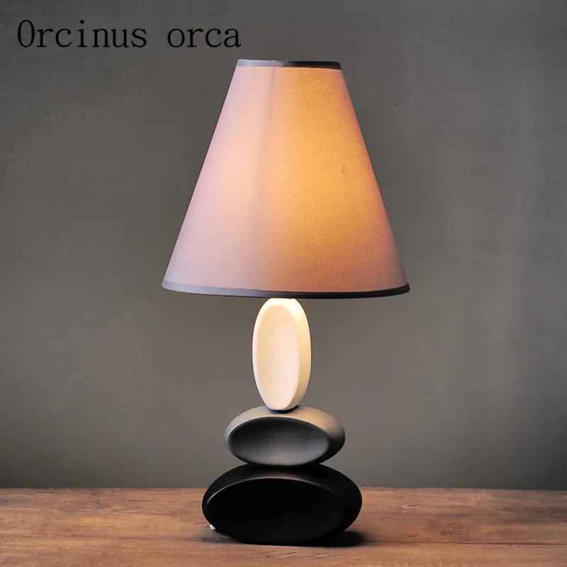Nordic desk bedroom bed creative American ceramic simple modern warm study decorative table lamp
Nordic desk bedroom bed creative American ceramic simple modern warm study decorative table lamp