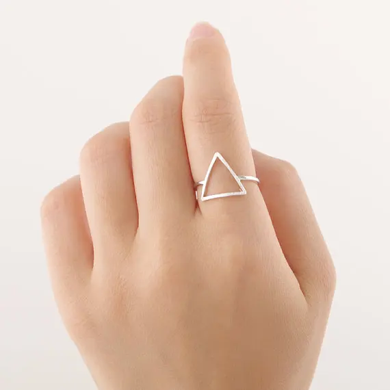 Fashion Geometric Open Triangle Rings for Women Hot Alloy Bushed Triangle Party Rings Wedding Gift EY-R001
Fashion Geometric Open Triangle Rings for Women Hot Alloy Bushed Triangle Party Rings Wedding Gift EY-R001