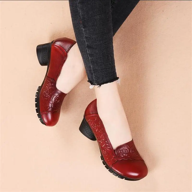 Spring New Genuine Leather Women Flats shoes Comfortable soft Round Toe Solid Pregnant Driving Ladies Loafers Shoes
Spring New Genuine Leather Women Flats shoes Comfortable soft Round Toe Solid Pregnant Driving Ladies Loafers Shoes