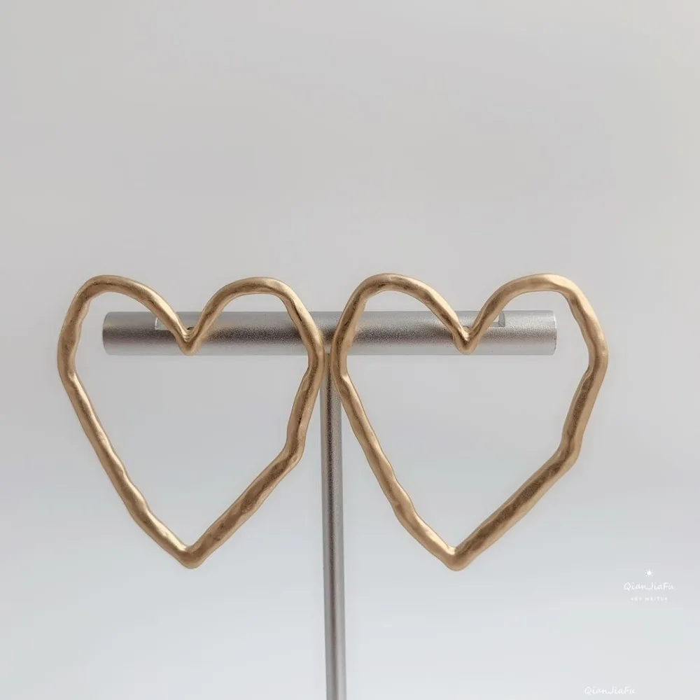NEW MATT GOLD EARRINGS FASHION JEWELRY EARRINGS WEDDING PARTY GIFTS FEMALE ACCESSORIES GOOD QUALITY
NEW MATT GOLD EARRINGS FASHION JEWELRY EARRINGS WEDDING PARTY GIFTS FEMALE ACCESSORIES GOOD QUALITY