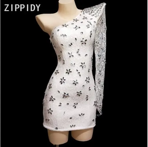 2018 New Bling Silver Rhinestones Dress One-Shoulder White Mesh Sleeve Wear Mini Dress Women Singer Clothes Birthday Celebrate D
2018 New Bling Silver Rhinestones Dress One-Shoulder White Mesh Sleeve Wear Mini Dress Women Singer Clothes Birthday Celebrate D