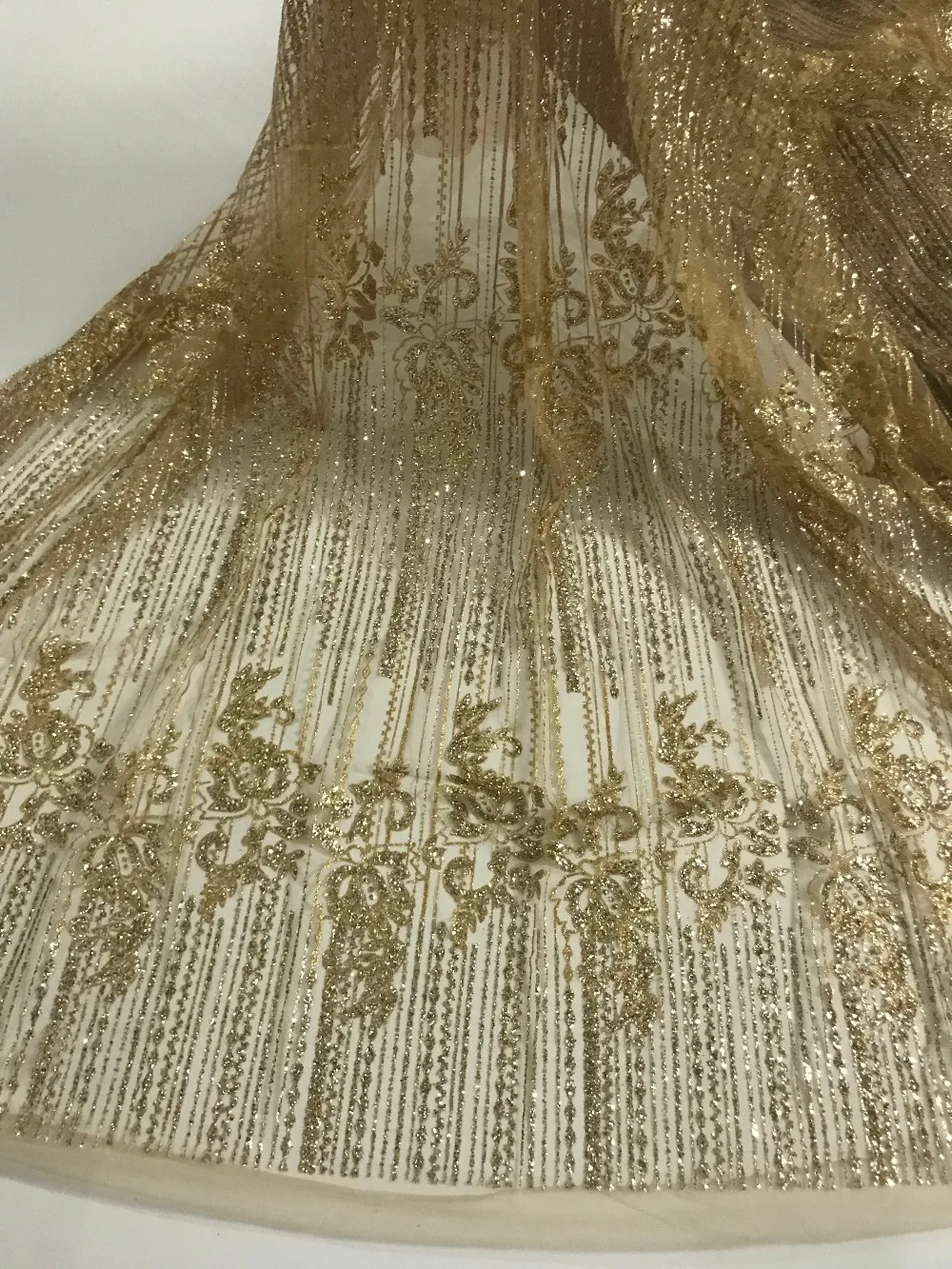 high quality ZH-101429 shinning glitter sequins glued powder lace fabric 5 yards per lot
high quality ZH-101429 shinning glitter sequins glued powder lace fabric 5 yards per lot