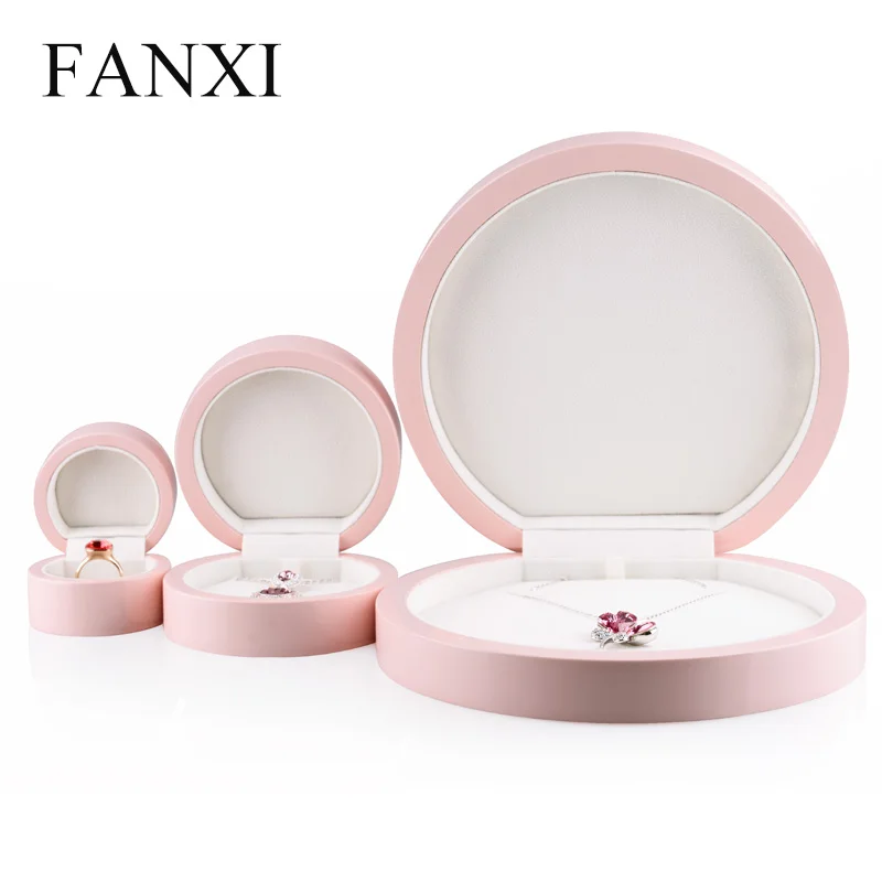 FANXI Free Shipping Elegant and Romantic Gift Box for Ring Pendant Necklace Pink Laquered Wooden Jewelry Showcase Engagment Box
FANXI Free Shipping Elegant and Romantic Gift Box for Ring Pendant Necklace Pink Laquered Wooden Jewelry Showcase Engagment Box