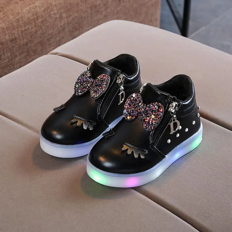 2018 European fashionable Ankle children boots Pu rubber ankle girls shoes Lovely princess LED glowing sneakers baby kids
2018 European fashionable Ankle children boots Pu rubber ankle girls shoes Lovely princess LED glowing sneakers baby kids