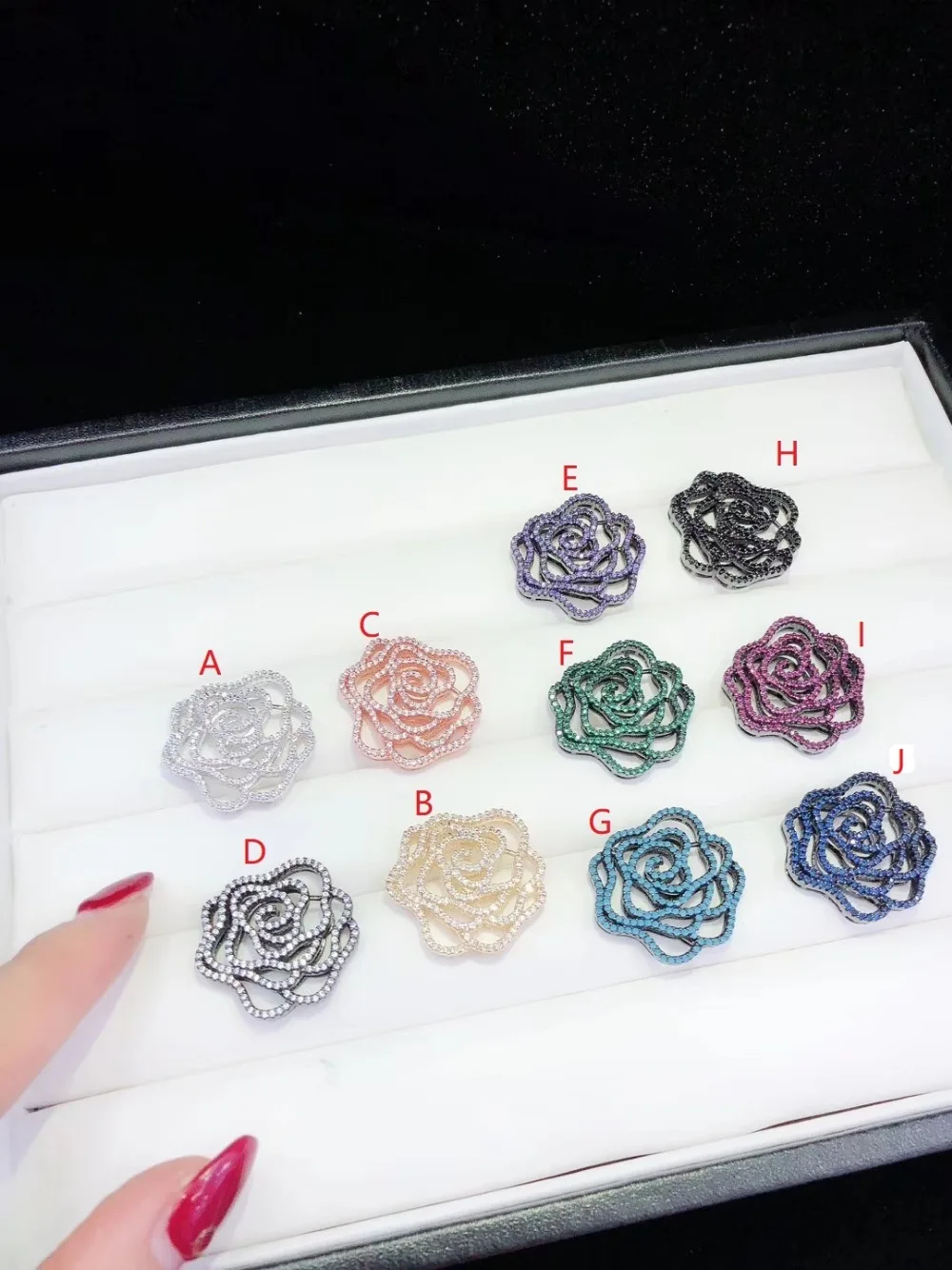 Y447 Golden plated Paved CZ Cubic Zirconia Necklace Pendant Clasps Jewelry Connector DIY Fine Jewellery Making
Y447 Golden plated Paved CZ Cubic Zirconia Necklace Pendant Clasps Jewelry Connector DIY Fine Jewellery Making