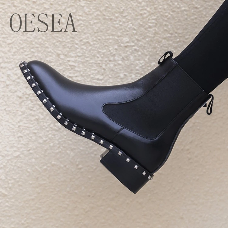 34-39 HOT Black ankle boots 2018 fashion high-end atmospheric studded boots square heel round toe women's short boots
34-39 HOT Black ankle boots 2018 fashion high-end atmospheric studded boots square heel round toe women's short boots