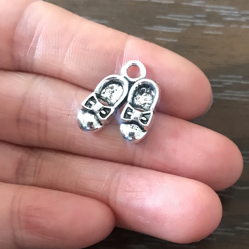 12PCS DIY Jewelry Antique Silver Tone Baby Shoe Charm Pendant for Bracelet Necklace Earrings Zipper Pulls bookmarks
12PCS DIY Jewelry Antique Silver Tone Baby Shoe Charm Pendant for Bracelet Necklace Earrings Zipper Pulls bookmarks