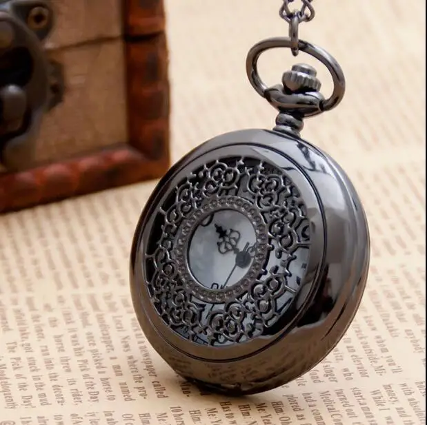 pocket watch Black flower Hollow out Fashion quartz woman and man Good quality steam punk necklace
pocket watch Black flower Hollow out Fashion quartz woman and man Good quality steam punk necklace