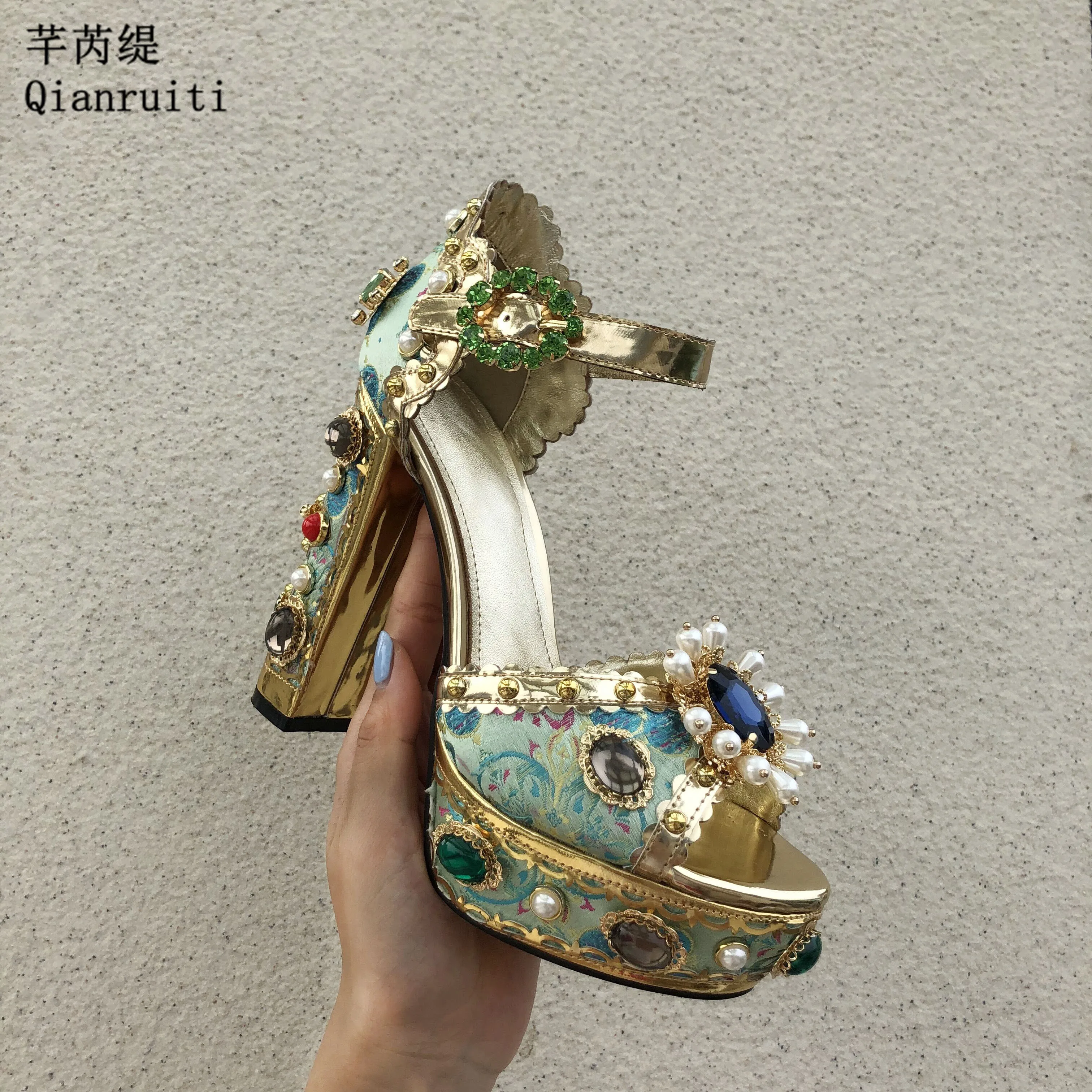 Qianruiti Gorgeous Buckle Strap Women Pumps Printing Leather Women Sandals Studded Crystal Block High Heels Platform Shoes Woman
Qianruiti Gorgeous Buckle Strap Women Pumps Printing Leather Women Sandals Studded Crystal Block High Heels Platform Shoes Woman
