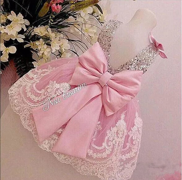 Sliver Bling Sequins Pink Baby Girl Birthday Party Dress with Bow Mother Daughter Matching Gowns with Big Bow
Sliver Bling Sequins Pink Baby Girl Birthday Party Dress with Bow Mother Daughter Matching Gowns with Big Bow