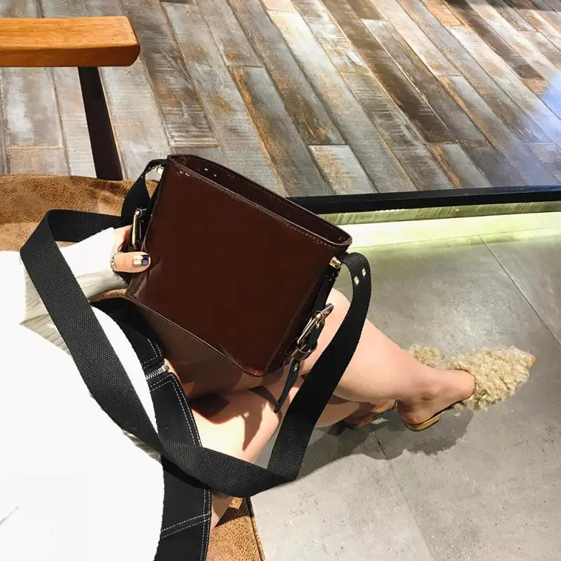 2018 latest women's fashion PU leather patent leather bucket bag ladies solid color cover Messenger bag shoulder bag #F
2018 latest women's fashion PU leather patent leather bucket bag ladies solid color cover Messenger bag shoulder bag #F
