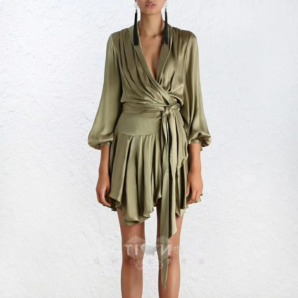 Hot Selling Women Popular 4 Solid Colors Sexy V-neck Lantern Sleeve Summer Fashion Asymmetrical Pleated Dress with Slash
Hot Selling Women Popular 4 Solid Colors Sexy V-neck Lantern Sleeve Summer Fashion Asymmetrical Pleated Dress with Slash