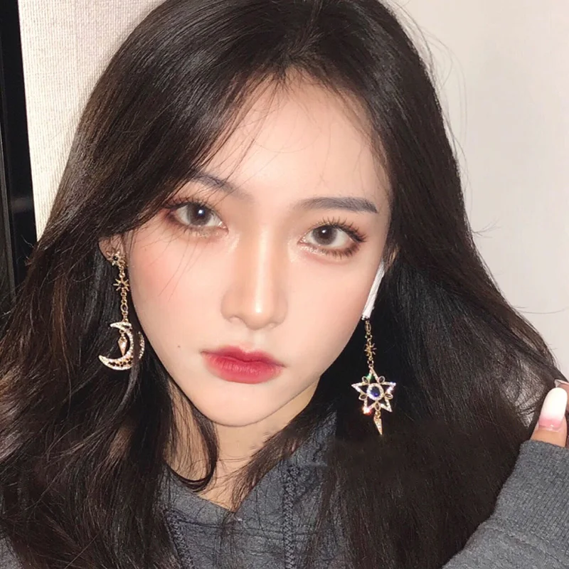 2018 New Statement Full Rhinestone Moon Star Pendant Asymmetric Earrings For Women Fashion Personality Vintage Long Pendientes
2018 New Statement Full Rhinestone Moon Star Pendant Asymmetric Earrings For Women Fashion Personality Vintage Long Pendientes