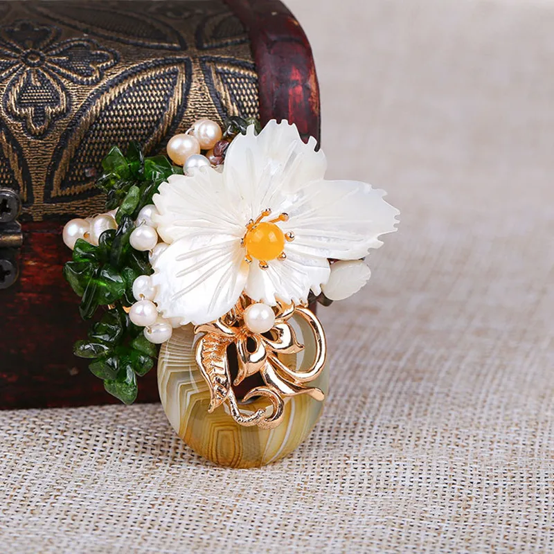 Natural Agate Stone Brooch Female Fashion Flower Corsage Sweater Chain Pendant Sagger Gift
Natural Agate Stone Brooch Female Fashion Flower Corsage Sweater Chain Pendant Sagger Gift