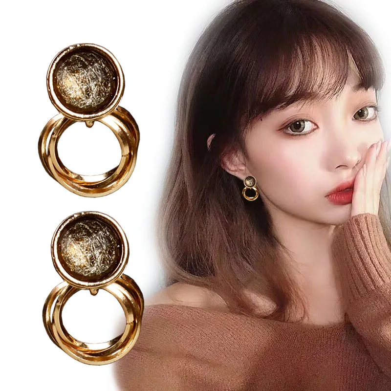 Japanese and Korean version of the stylish geometric ring temperament ladies earrings gold earrings
Japanese and Korean version of the stylish geometric ring temperament ladies earrings gold earrings