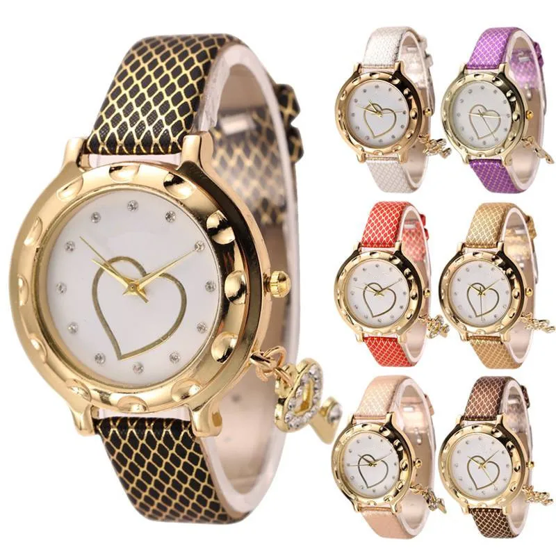 New Lady Snakeskin Grain Charm Diamond Watch Women Key Love Heart Gold Rhinestone Watch for Women Relogio Feminino Reloj Mujer
New Lady Snakeskin Grain Charm Diamond Watch Women Key Love Heart Gold Rhinestone Watch for Women Relogio Feminino Reloj Mujer