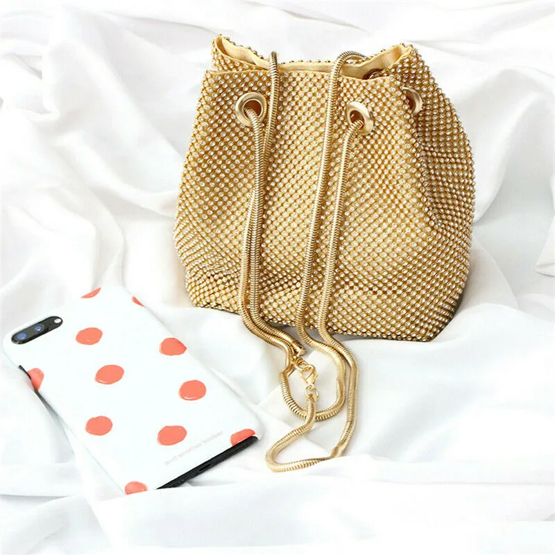New Fashion Lady Satin Rhinestone Chain String Bucket Messenger Bag Women Elegant Evening Banquet Shoulder Bag
New Fashion Lady Satin Rhinestone Chain String Bucket Messenger Bag Women Elegant Evening Banquet Shoulder Bag