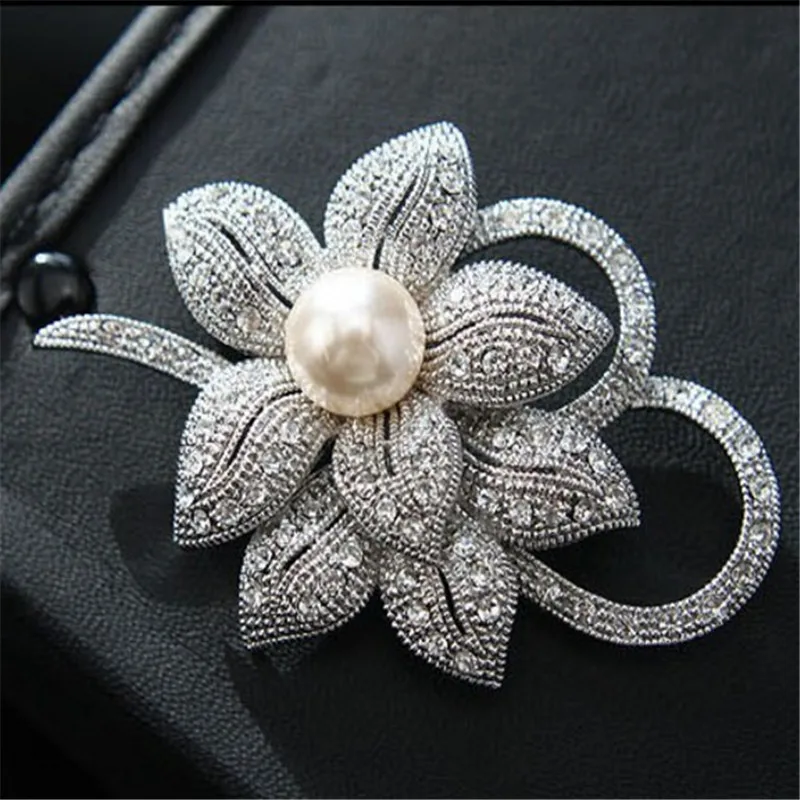 LNRRABC Fashion Women Silvery Color Flower Shapes Crystals Imitation Pearl Brooch Pin Jewelry Gift pins broches de strass luxo
LNRRABC Fashion Women Silvery Color Flower Shapes Crystals Imitation Pearl Brooch Pin Jewelry Gift pins broches de strass luxo