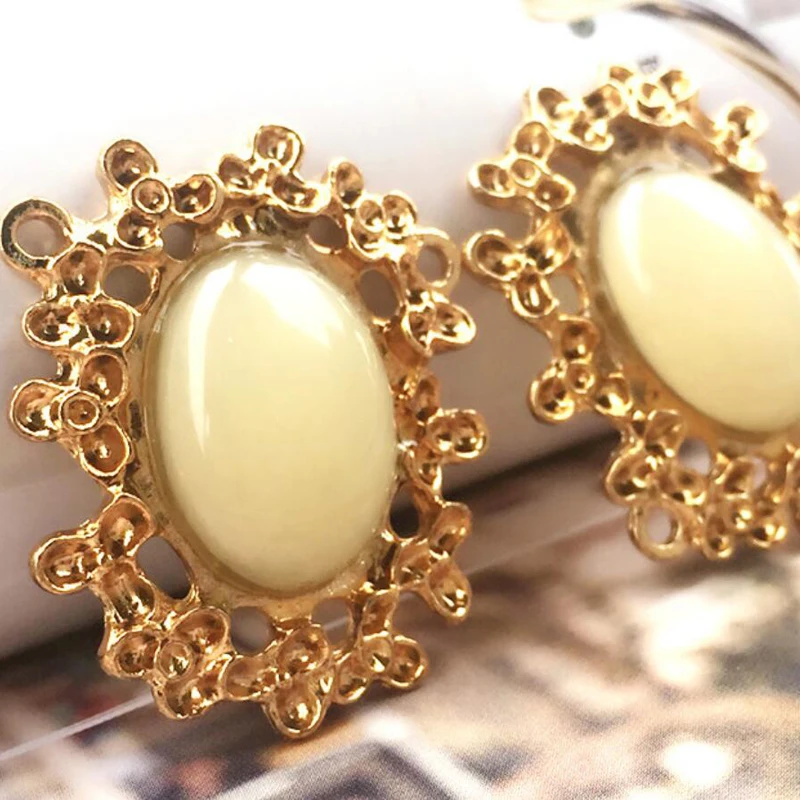 Alloy Cat Eye Accessories Flower Plate Buckle Jewelry Gemstone Rhinestones Ornaments Clothing Personality Small Accessories
Alloy Cat Eye Accessories Flower Plate Buckle Jewelry Gemstone Rhinestones Ornaments Clothing Personality Small Accessories