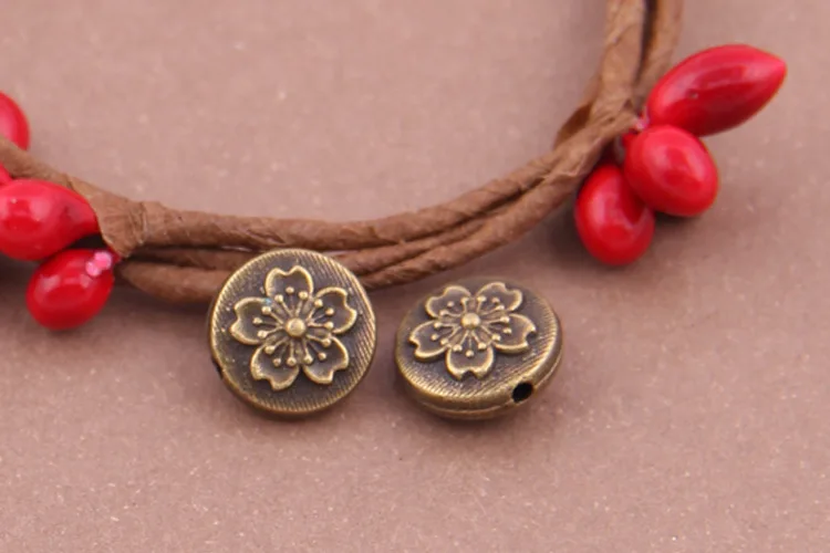 100pcs Vintage Pattern Flat Beads Charms For Making Chain/bags/apparel/earrings/key Chain Fashion DIY Jewelry Accessorie
100pcs Vintage Pattern Flat Beads Charms For Making Chain/bags/apparel/earrings/key Chain Fashion DIY Jewelry Accessorie