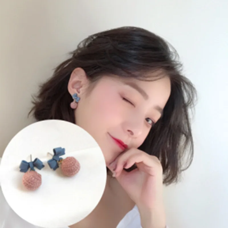 2019 Fashion Simple Earrings Women Female Temperament Korean Ball Small Cute Earrings Boho Hollow Crystal Earrings Jewelry
2019 Fashion Simple Earrings Women Female Temperament Korean Ball Small Cute Earrings Boho Hollow Crystal Earrings Jewelry