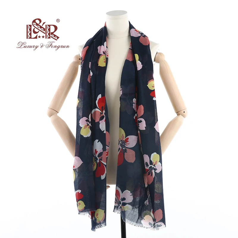 2018 Women Silk Chiffon Scarf Floral Printed Designer Scarves Summer Beach Gradient Flower Shawl Foulard Hijab Wrap Pashmina
2018 Women Silk Chiffon Scarf Floral Printed Designer Scarves Summer Beach Gradient Flower Shawl Foulard Hijab Wrap Pashmina