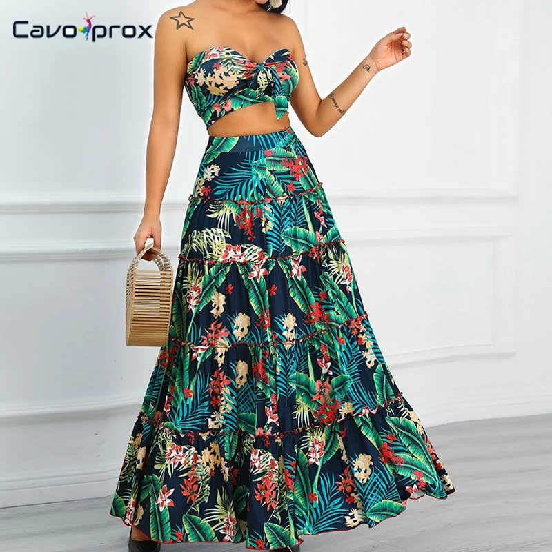 Women Tropical Print Crop Top & Maxi Skirt Set Sleeveless Strapless Short Top with Bow Design Bohemian Ankle-Length Skirts
Women Tropical Print Crop Top & Maxi Skirt Set Sleeveless Strapless Short Top with Bow Design Bohemian Ankle-Length Skirts